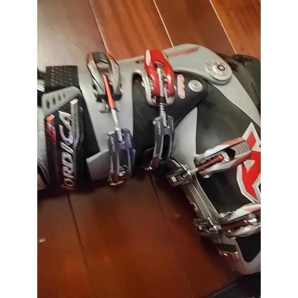 Nordica GranSport 10 Ski Boots Silver Black 80 Flex Index Comfort Fit 315mm
